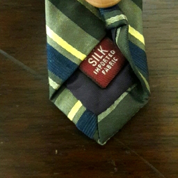 𝅺jos. A. BANK Striped Silk Necktie - Picture 5 of 5